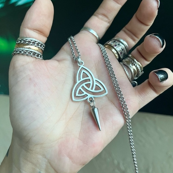 Celtic knot with silver spikes set ( necklace + earrings ) Celt goth triquetra - Picture 5 of 7